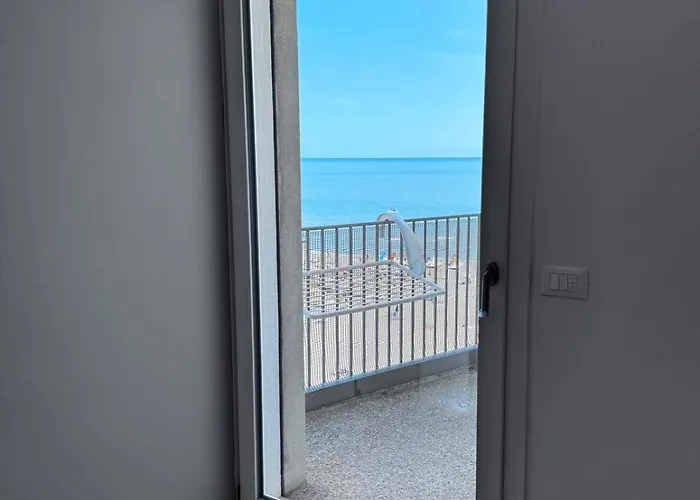 Apartament La Torre Moderno Monolocale Fronte Mare